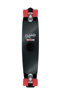 Shapers-Club- Un Gordon & Smith 28" Noir SurfSkate complet comprend une planche noire avec des "Surfskates" en blanc, des roues rouges et fait écho au design classique inspiré de Noir. -surfshop-surfboard