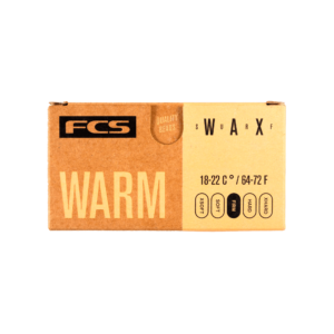 Shapers-Club- The FCS - Wax - Warm rectangular cardboard box prominently displays the brand name "FCS" in the top left-hand corner and the word "WARM" in large letters. It lists temperature ranges from 18 to 22°C / 64 to 72°F as well as options for "SOFT", "MED" and "HARD" beads, while emphasizing their high-quality wax beads. -surfshop-surfboard