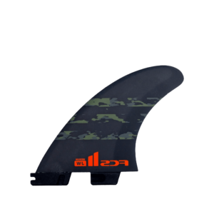 Shapers-Club- FCS surfboard fin image - Julian Wilson - Performance Core - Thruster in black, with camouflage pattern and red "FCS" logo. The fin has a slightly curved shape, a notched base for easy attachment and is designed for thruster configurations. Inspired by Julian Wilson, the background is plain white. -surfshop-surfboard