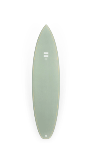 Shapers-Club- La planche de surf INDIO Endurance MIGGY 7'0 Aqua Cement présente un design minimaliste avec une surface lisse vert clair, rappelant l'Aqua Cement. Elle présente un nez pointu et une seule fine bande le long du centre, conçue symétriquement sur un fond blanc uni, représentant l'élégance et l'endurance. -surfshop-surfboard