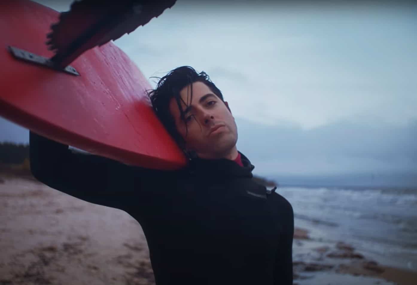 Plongez dans l'univers où l'art et le surf fusionnent.