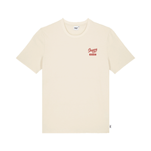 Shapers-Club- Le Tee SCH est un T-shirt uni de couleur crème à manches courtes et à encolure ronde, avec un petit graphisme rouge « Original Since 1977 » sur la poitrine gauche. -surfshop-surfboard