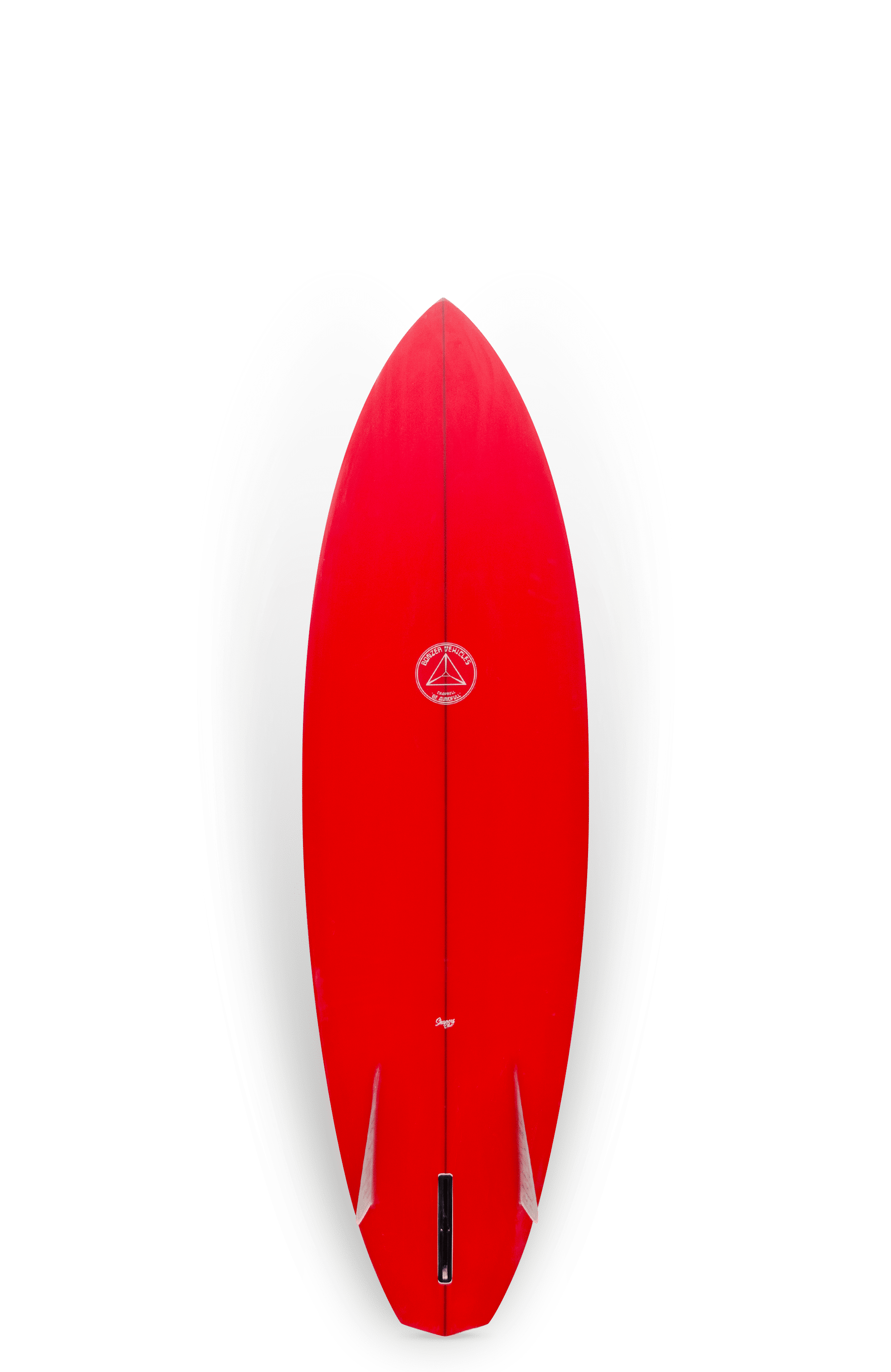 Shapers-Club- La planche de surf Russ Short 6'2" x 19' 1/2" x 2' 1/2", dotée d'un design élégant avec un corps rouge et un emblème blanc en haut au centre, se dresse sur un fond blanc avec une seule dérive en dessous, parfaite pour ceux qui recherchent la performance et le style. -surfshop-surfboard