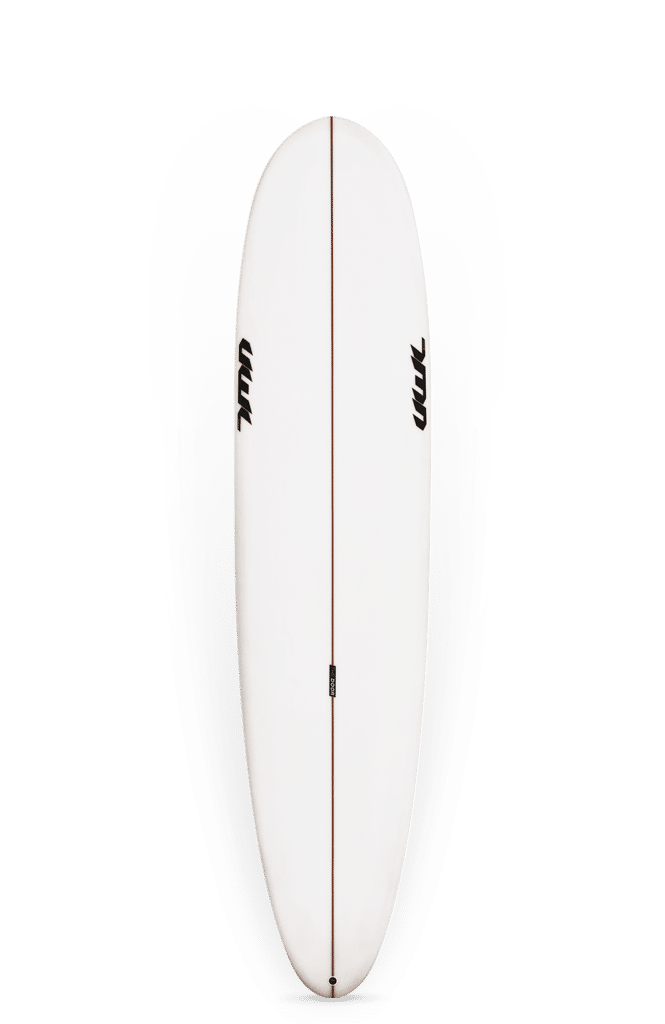 Shapers-Club- La planche de surf Door (2,43 m x 57,5 cm x 7,9 cm, 53 L) présente un corps blanc, une fine bande centrale marron, des ailerons noirs et des logos « WM » noirs près des coins supérieurs. Elle est présentée verticalement sur un fond transparent. -surfshop-surfboard