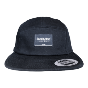 Shapers-Club- The 5 PANEL BLACK cap features five panels, a rectangular "bareta panel" patch and an "ADJUSTABLE" sticker on the brim, all displayed on a white background. -surfshop-surfboard